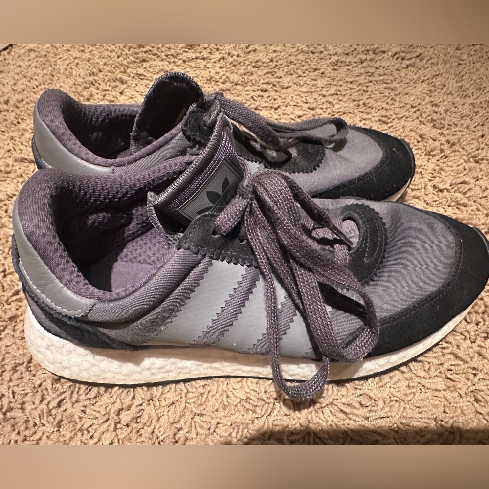 Adidas Tennis Shoes